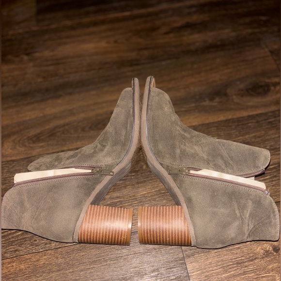 Peep toe booties - Picture 8 of 9